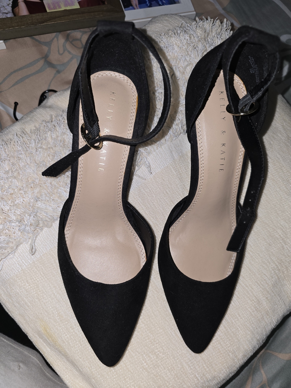 Kelly & Katie Women's Black Pointed Ankle Strap Heels